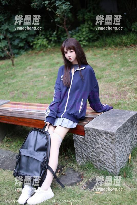 秀人网 - 海南岛旅拍：徐莉芝Booty的定制图片，快来看看“一瓶海水的故事”！