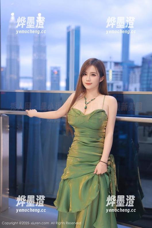 秀人网 - 是小逗逗的短裙魔力：最新美图，瞬间吸引所有目光！