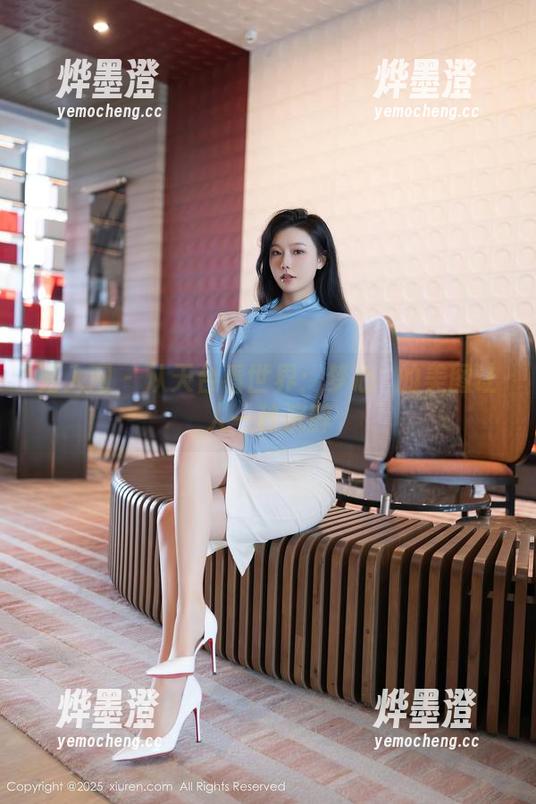 秀人网-梦心玥 秀人网 - 从天台看世界:梦心玥的美图让人一秒沉醉