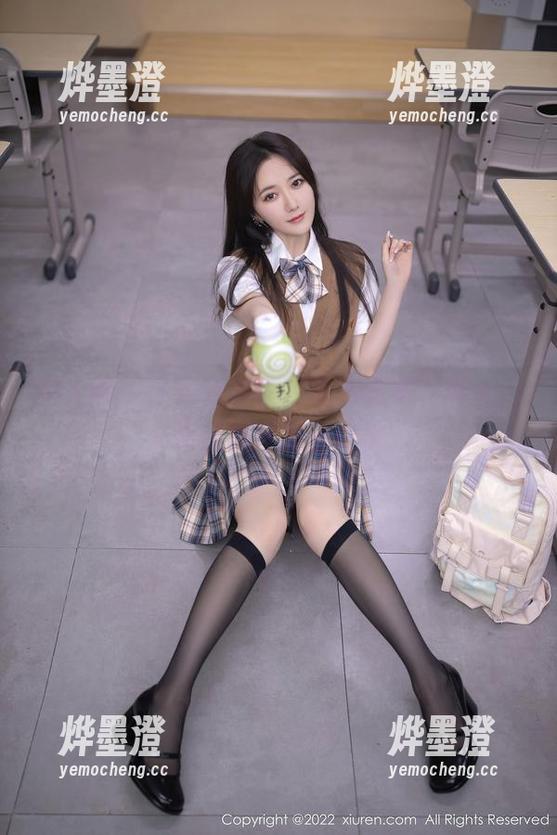 秀人网 - 少女程程程的私房图集，真是让人无法抗拒的小隐秘。