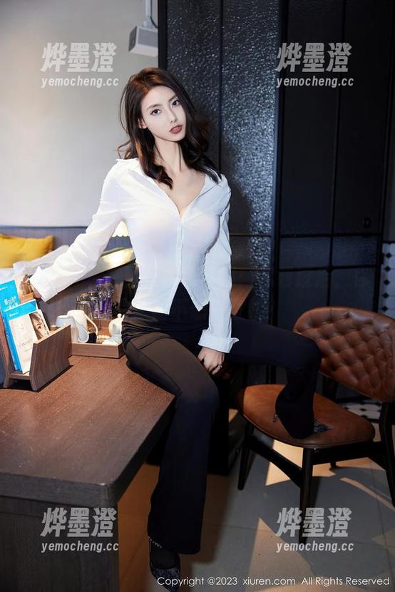 秀人网-袁圆 秀人网 - 袁圆空姐写真集:下载过后,你敢保证不想一直看?
