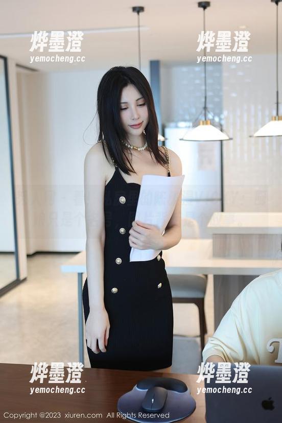 秀人网-陈雅漫VICKY 秀人网 - 看!私房里的陈雅漫VICKY:厨娘只是个名号,图片背后是个故事。
