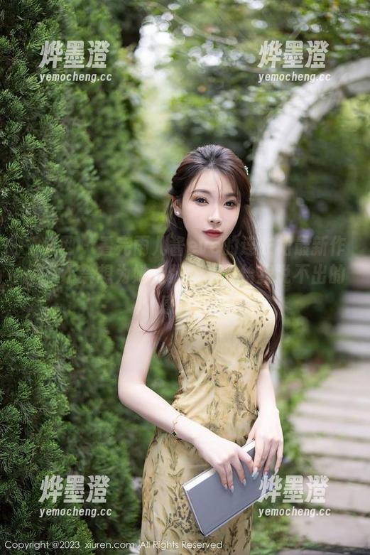 秀人网 - 看完雨儿酱eve的连衣裙最新作品，不禁想为她点赞，真是给我说不出的感觉。