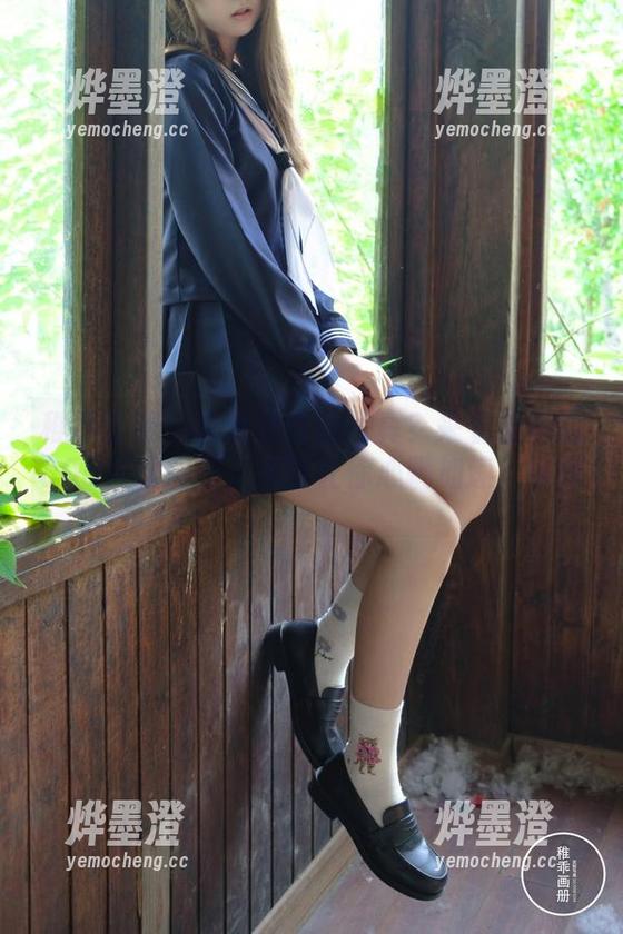 稚乖画册 - 喜欢夜夜的写真？来看看她的80d白丝图册，保证让你心跳加速，嘿嘿。