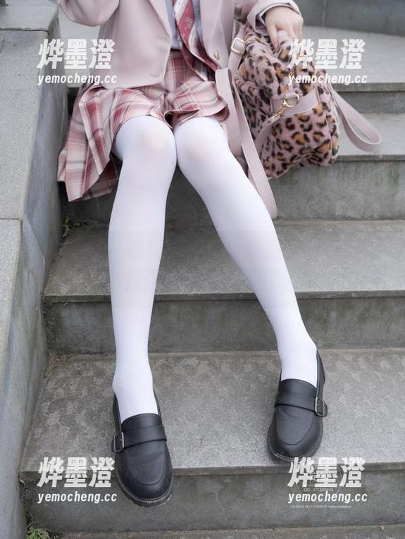紧急企划 - 看！小恩在体操服里如鱼得水，原图分享太养眼了。
