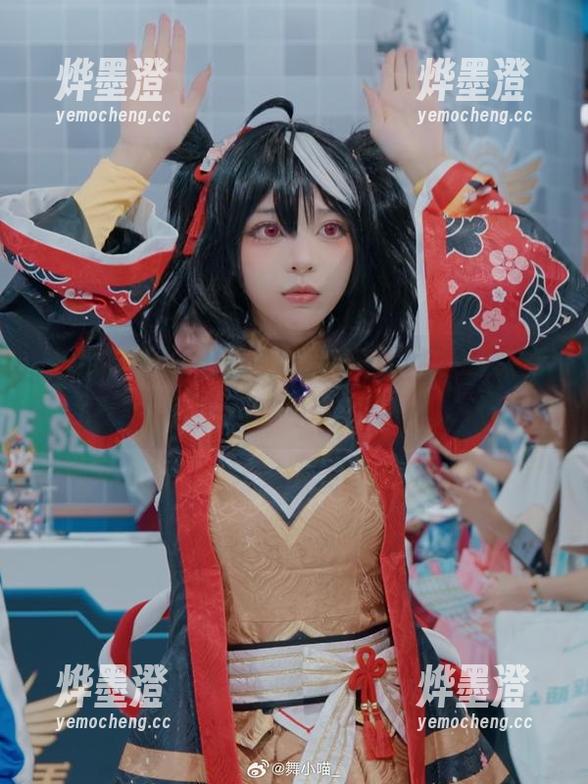 哇哦，舞小喵的天台写真更新了，谁来帮我捡起我掉下的心？