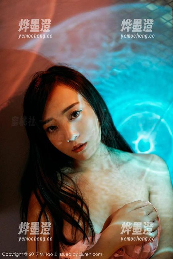 蜜桃社 - 铃木带你海边遛弯，最新图包里的冒险等你来发现！