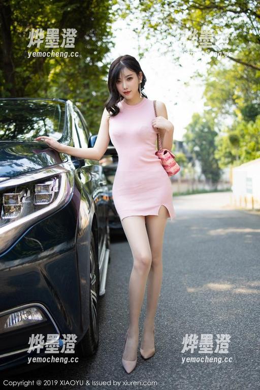 语画界-金纯一 语画界 - 揭秘金纯一的修女作品:信仰与诱惑的微妙交织