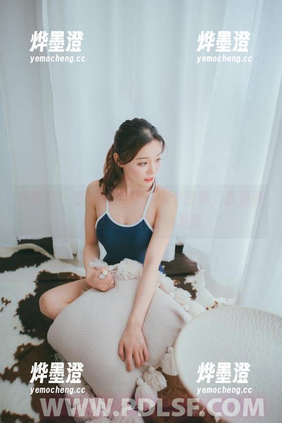 轰趴猫 - 曲曲的网袜：这个图集，就是要你在细节中慢慢发掘