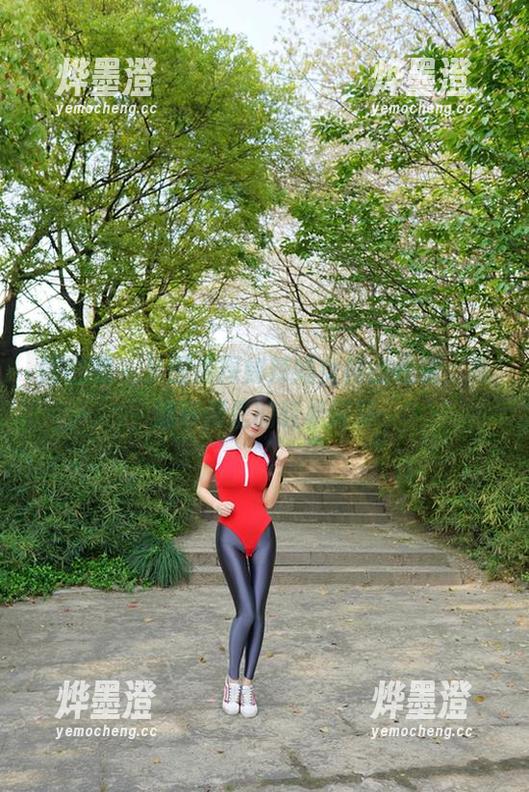 微密圈 - 从图库探秘辣妈女神的红裙，高清影像里的轻松闲聊