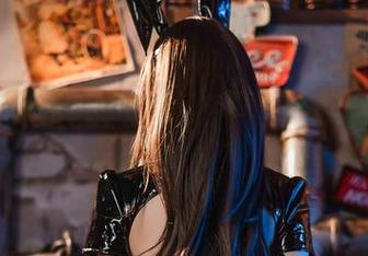 尝试一下下载阿薰kaOri的花嫁照片，谁知道会不会爱上？
