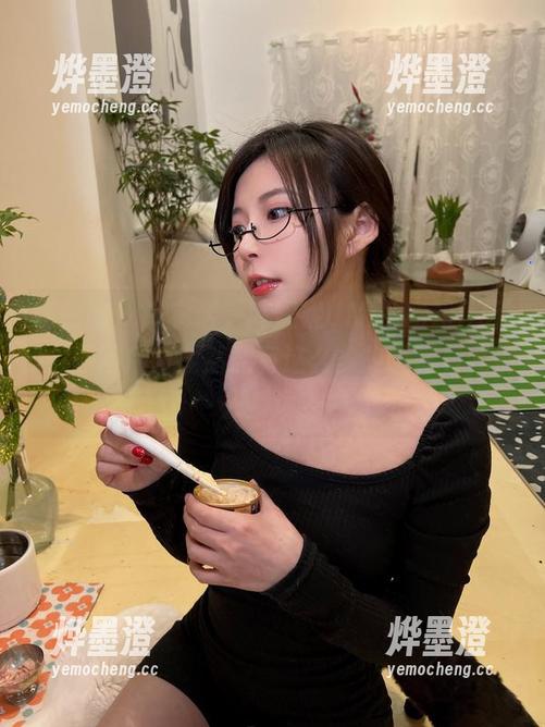 陈妮妮UNI 微密圈 - 说实话,陈妮妮UNI的粉粉jiojio,原图后面竟然还有这么多故事等着我们去解读?