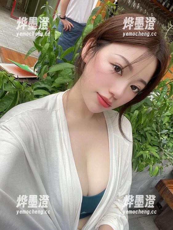 微密圈 - 雪怡妹纸过于美丽，礼服写真让壁纸都显得平平无奇！