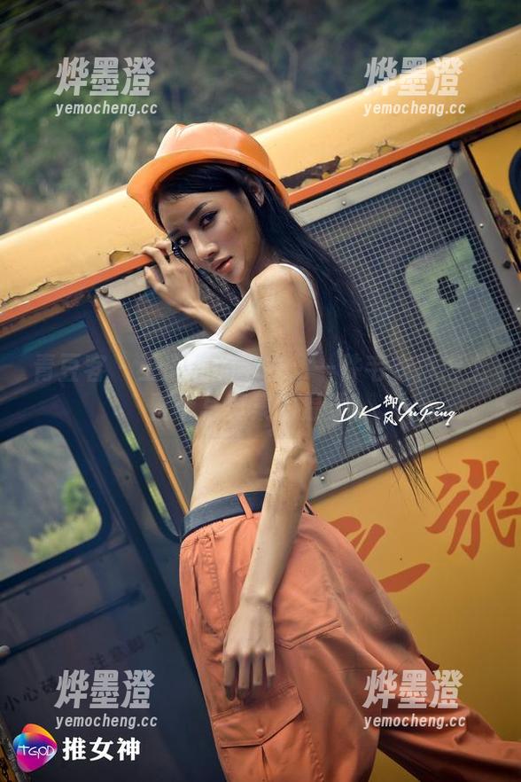 青豆客 - 王语纯的毛衣：一件毛衣抵得上整个写真集的温柔！
