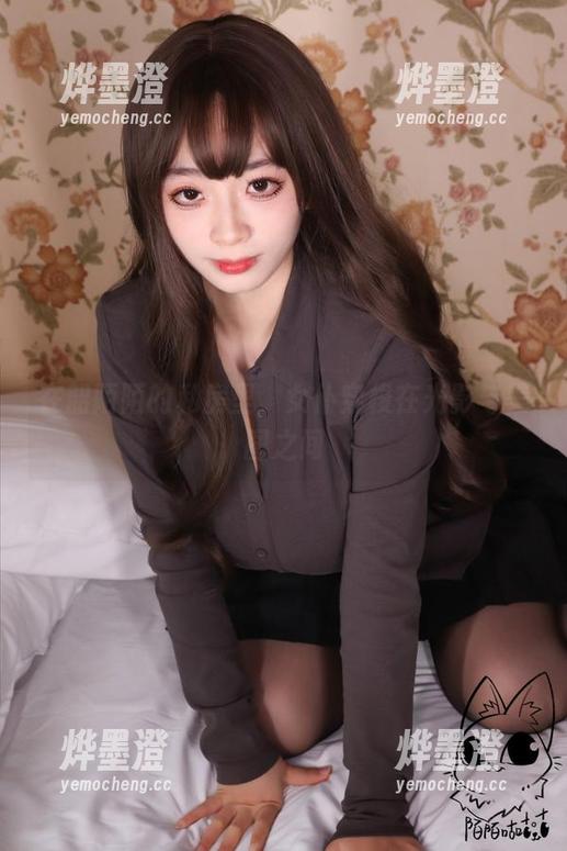 在韶陌陌的私房里，女仆穿梭在光影与美图之间