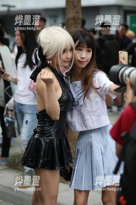 魔镜街拍 - 职场也能如此美好，婷婷的最新黑丝OL日常作品让人醉了！