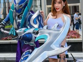 魔镜街拍 – 玲玲的街拍：一个人把车展玩成了高清图集，真是个独行侠！