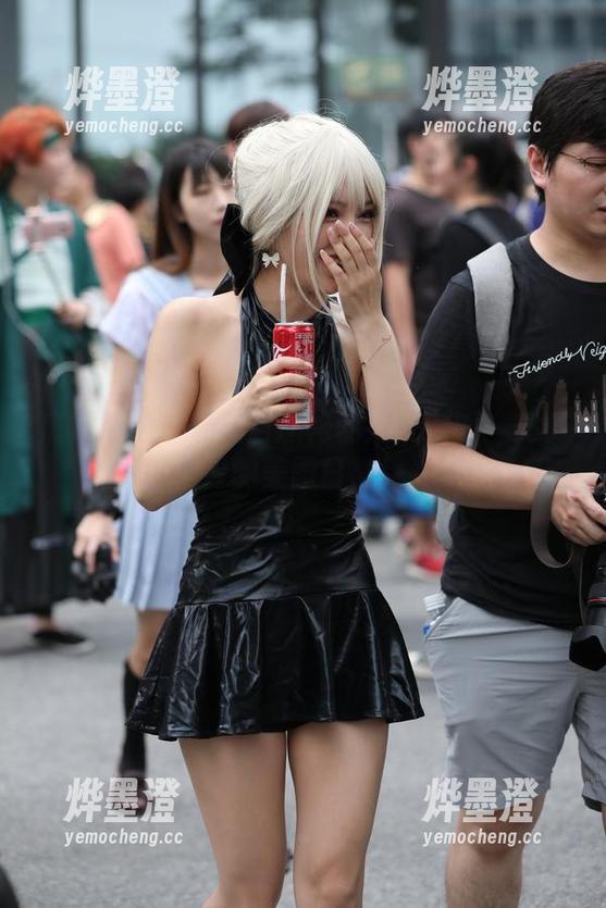 魔镜街拍 - 私拍与旗袍的浪漫邂逅：艾小青的美图日常！